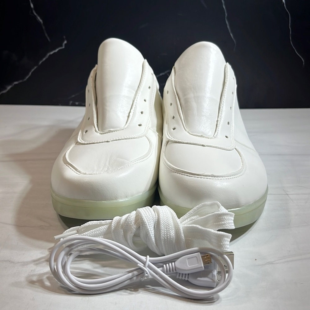 Siumlation Women’s LED Sneaker White sz 8.5